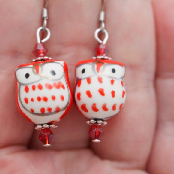 Red Hand Painted Beaded Owl Earrings - Handmade & Hypoallergenic - Picture 4 of 8